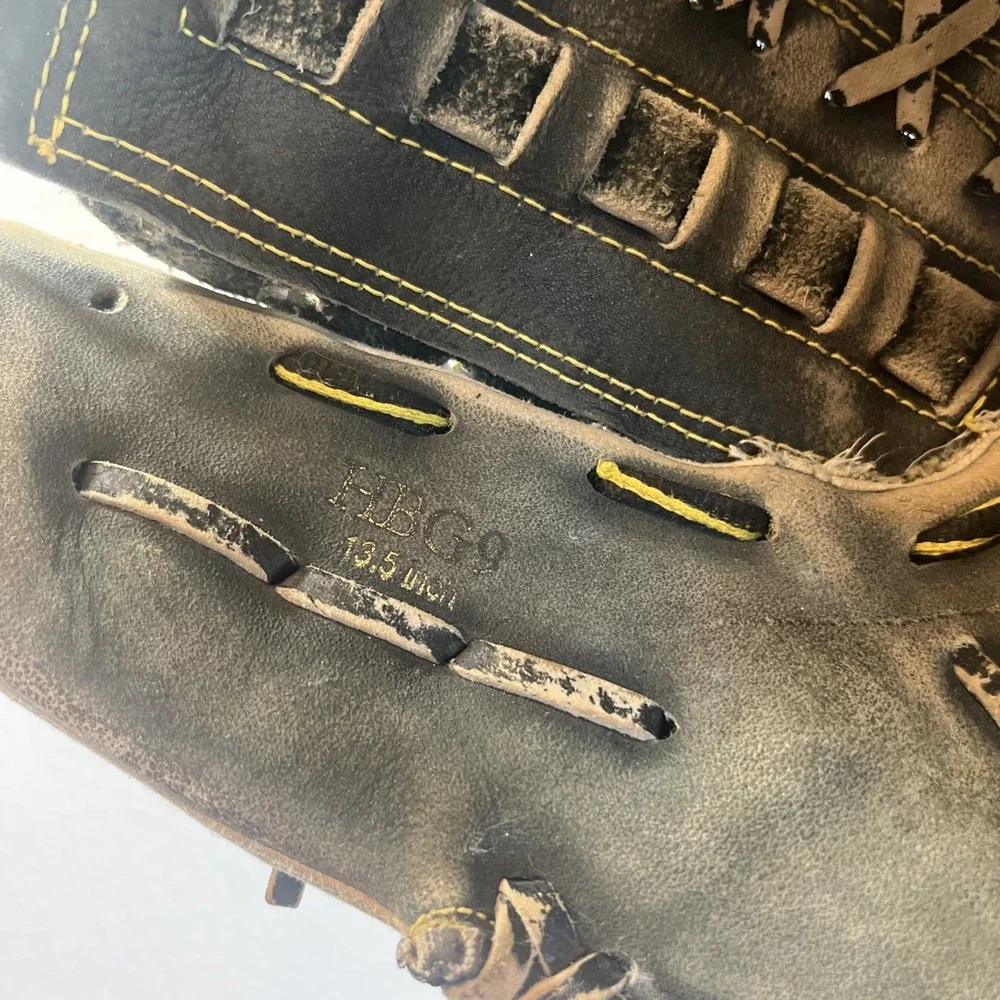 Louisville Slugger The Softballer Softball Glove Leather HBG9 - 13.5